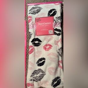 BNWT Juicy Couture Kiss Pattern Blanket